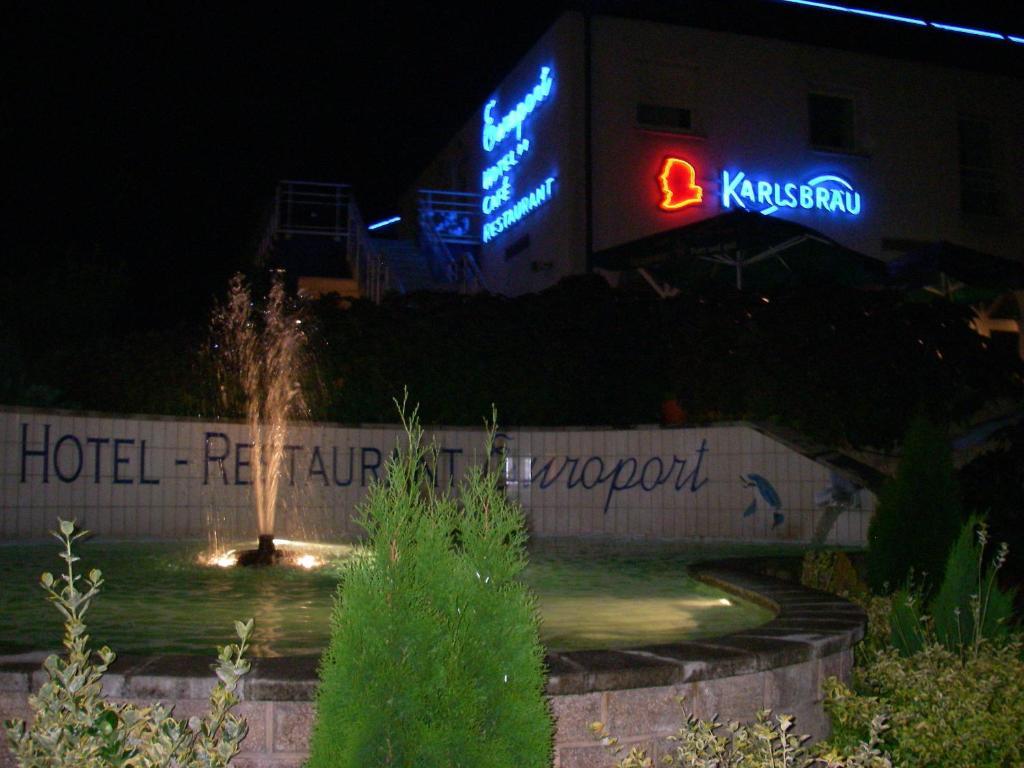 Hotel Restaurant De L'Europort Saint-Avold Exterior foto